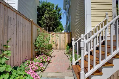 16 Sherman Street, Newport, RI 02840 - Photo 4