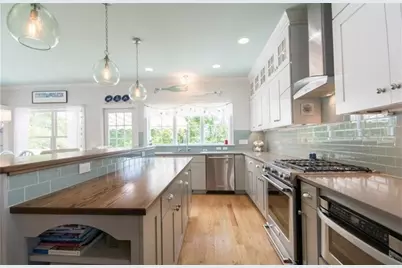 10 Julia Court, Middletown, RI 02842 - Photo 14