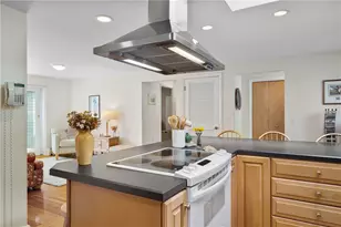 22 Noble St, Narragansett, RI 02882 - Photo 6