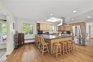 22 Noble St, Narragansett, RI 02882 - Photo 4