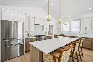 9 Lookout Ln, Portsmouth, RI 02871 - Photo 12