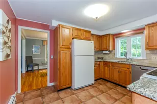 10 Circle Dr, Middletown, RI 02842 - Photo 12