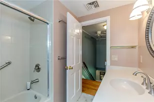 10 Circle Dr, Middletown, RI 02842 - Photo 28