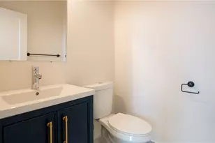 15 Cranston Ave, Newport, RI 02840 - Photo 24