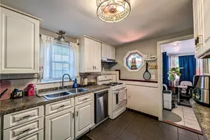 115 Davis Ave, Cranston, RI 02910 - Photo 14