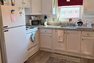 70 Carroll Ave, Newport, RI 02840 - Photo 4
