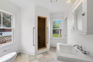 21 Elm St, Newport, RI 02840 - Photo 12