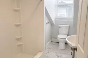 17 Cromwell St, Providence, RI 02907 - Photo 12