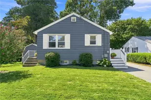 51 Westminster St, Westerly, RI 02891 - Photo 2