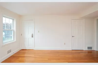 184 N Fenner Road #B, Middletown, RI 02842 - Photo 8
