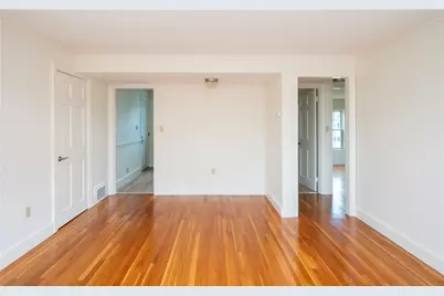 184 N Fenner Road #B, Middletown, RI 02842 - Photo 6