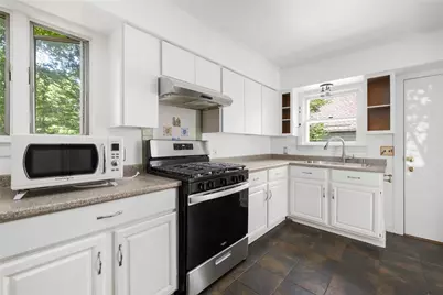 272 Boulevard, Middletown, RI 02842 - Photo 12