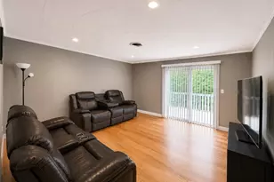 31 Foster St, Pawtucket, RI 02861 - Photo 8