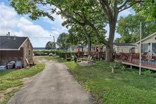 29 E Andrew Comstock Rd, Warwick, RI 02886 - Photo 32