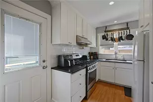 7 Thurston Ave, Portsmouth, RI 02871 - Photo 12