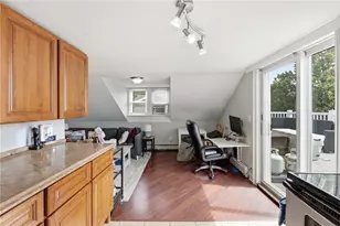 19 Howard St, Newport, RI 02840 - Photo 2