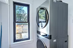310 Elmgrove Ave, Providence, RI 02906 - Photo 20