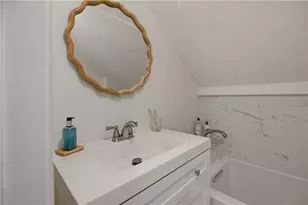 14 Barney St, Newport, RI 02840 - Photo 22