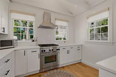 14 Barney Street, Newport, RI 02840 - Photo 12