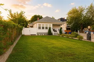 6 Warwick Rd, Pawtucket, RI 02861 - Photo 2