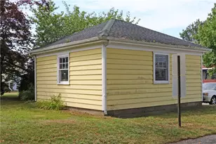 283 W Main Rd, Middletown, RI 02842 - Photo 8