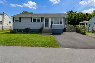 26 Durkin Dr, Narragansett, RI 02882 - Photo 1