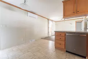 979 Toll Gate Rd, Warwick, RI 02886 - Photo 6