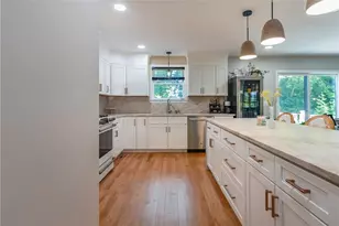 2 Overhill Rd, Warren, RI 02885 - Photo 8