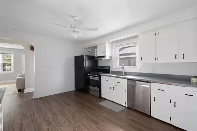 135 Sandringham Avenue, Providence, RI 02908 - Photo 10