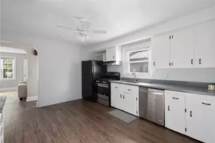 135 Sandringham Ave, Providence, RI 02908 - Photo 10