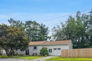23 Woodcrest Dr, Johnston, RI 02919 - Photo 2