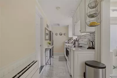 46 Chastellux Avenue #M2, Newport, RI 02840 - Photo 8
