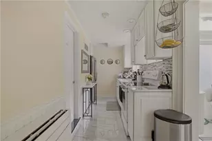 46 Chastellux Ave, Newport, RI 02840 - Photo 8