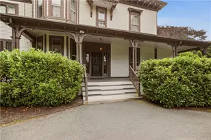 46 Chastellux Ave, Newport, RI 02840 - Photo 2
