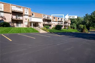 752 Quaker Ln, Warwick, RI 02818 - Photo 4
