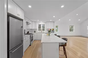 9 Country Pkwy, North Providence, RI 02911 - Photo 8