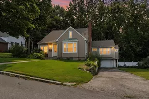 9 Country Pkwy, North Providence, RI 02911 - Photo 2
