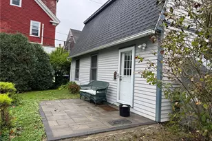 31 Powel Ave, Newport, RI 02840 - Photo 2