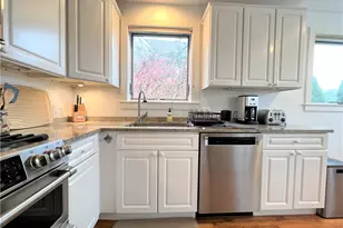 15 Hammersmith Rd, Newport, RI 02840 - Photo 6