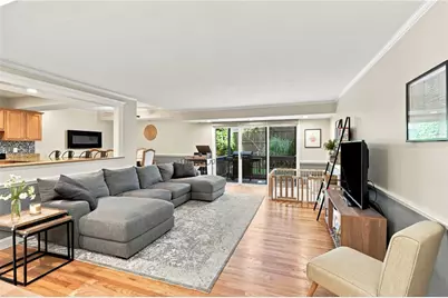 125 Van Zandt Avenue #201, Newport, RI 02840 - Photo 2