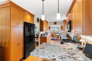 138 Windward Ln, Bristol, RI 02809 - Photo 8