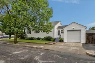 402 Webster Ave, Cranston, RI 02920 - Photo 26