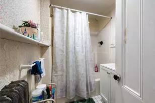 166 Summit St, Pawtucket, RI 02860 - Photo 8