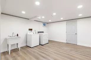 2 Wardlaw Ct, Providence, RI 02908 - Photo 42