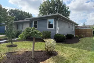 2 Wardlaw Ct, Providence, RI 02908 - Photo 2