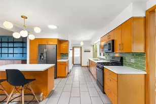 2 Wardlaw Ct, Providence, RI 02908 - Photo 10