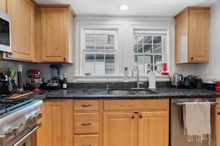 17 Bank St, Warwick, RI 02888 - Photo 4