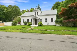 2 Border St, West Warwick, RI 02893 - Photo 30