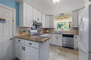 4 Melbourne Dr, Narragansett, RI 02882 - Photo 8