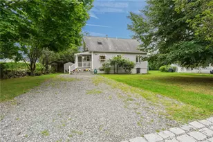 4 Melbourne Dr, Narragansett, RI 02882 - Photo 2